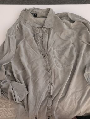 Velvet heart green button up
